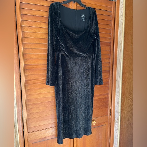 Black Halo Xander Metallic Long Sleeve Sheath Cocktail Dress
#157 - Picture 10 of 10
